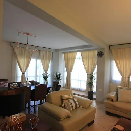 Superb Steps Away From Finikoudes * Ларнака