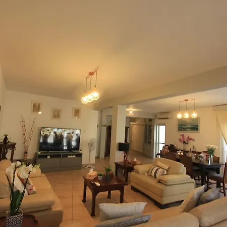 Апартаменты Superb Steps Away From Finikoudes