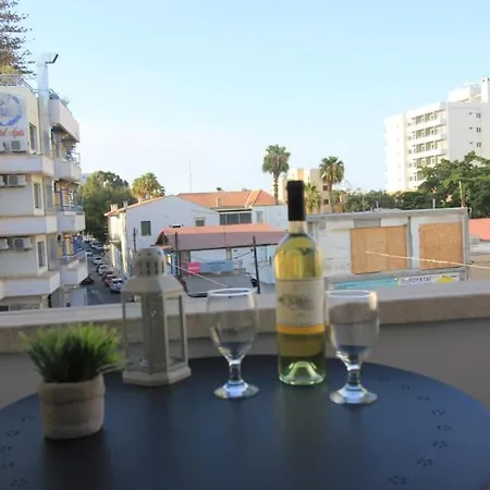 Superb Steps Away From Finikoudes Апартаменты *