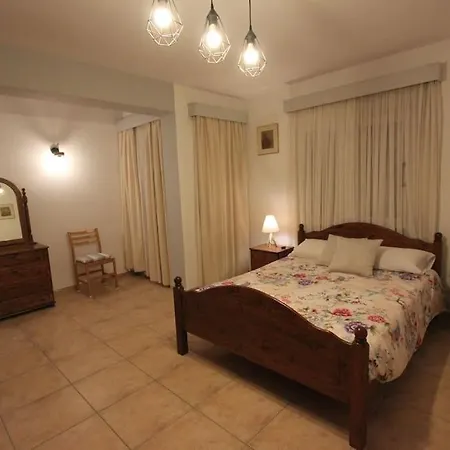 Superb Steps Away From Finikoudes Appartement