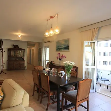 Superb Steps Away From Finikoudes Appartement Larnaca