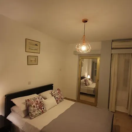 Superb Steps Away From Finikoudes Appartement