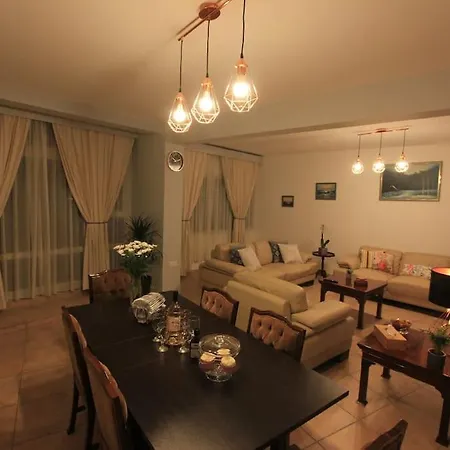 Superb Steps Away From Finikoudes Apartament Larnaca