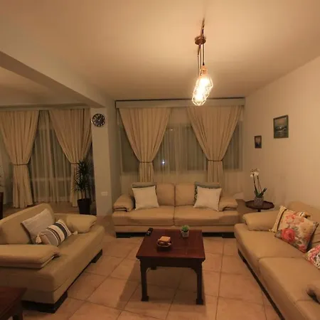 Superb Steps Away From Finikoudes Apartment