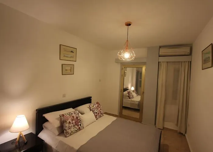 Superb Steps Away From Finikoudes Lejlighed