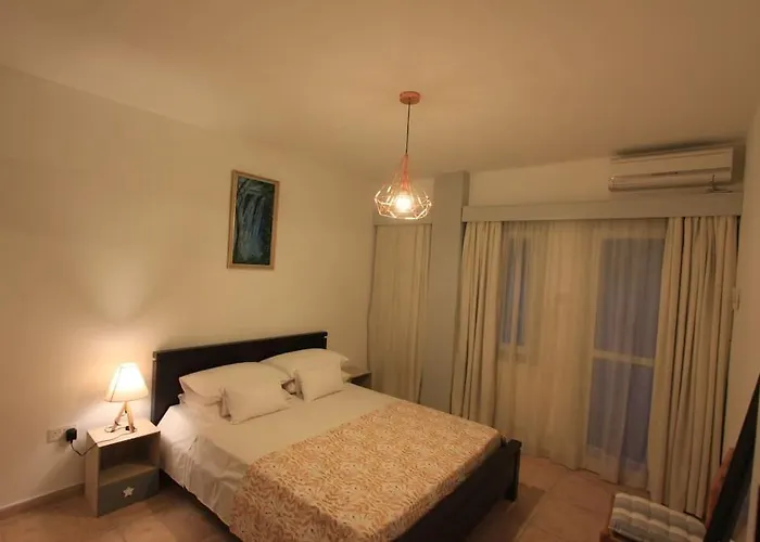 Superb Steps Away From Finikoudes アパート ラルナカ