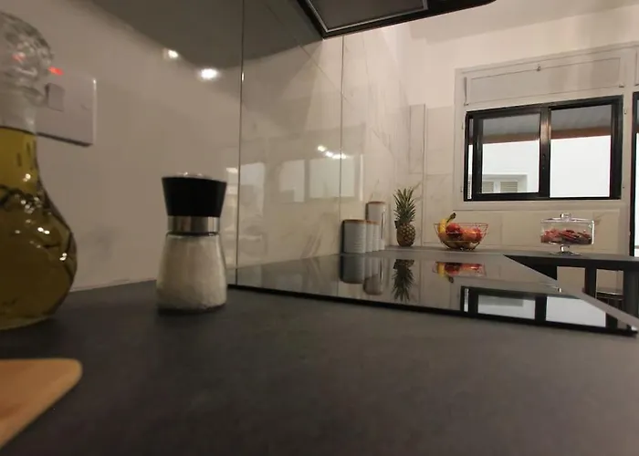 アパート Superb Steps Away From Finikoudes *