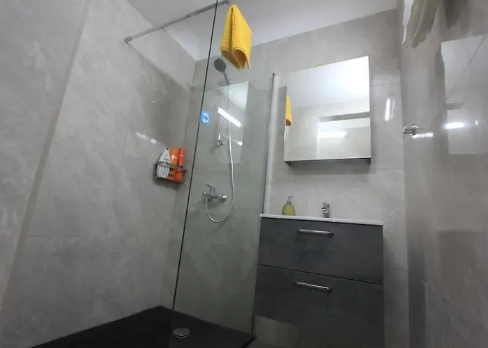 Superb Steps Away From Finikoudes アパート ラルナカ