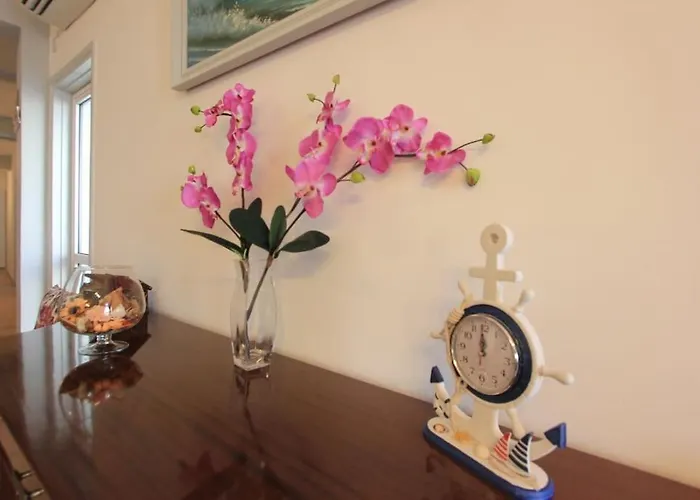 Superb Steps Away From Finikoudes アパート ラルナカ